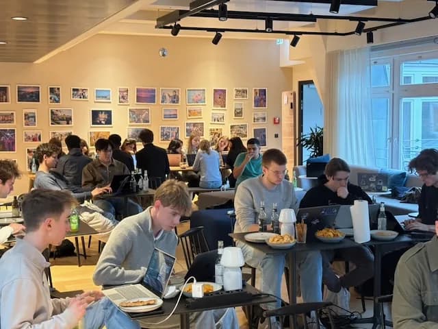 Students working together on laptops at a Hack Collective Hamburg evening.